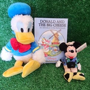 Donald And The Big Cheese Haedcover! Donald Duck & Mickey Miuse Plush!!